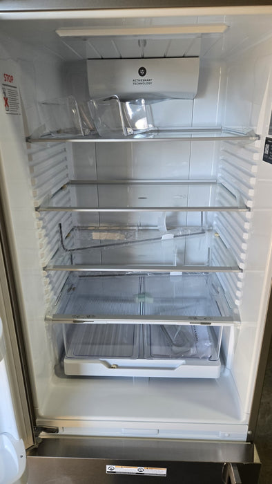 Fisher Paykel RF135BDLUX4N 25" Stainless Fridge - Bottom Freezer w/ Ice & Water 