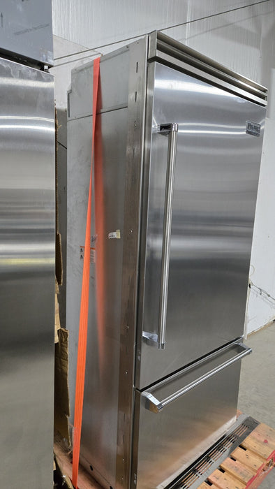 Viking VCBB5363ERSS Built-in Fridge W/ Bottom Freezer 5 Year Warranty Included!!